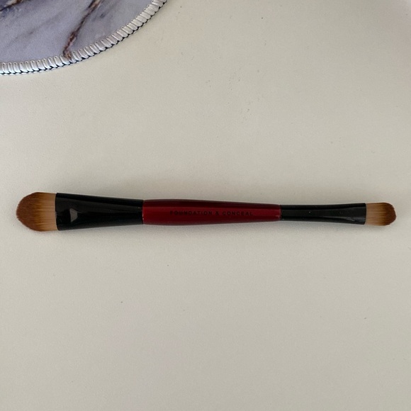 Foundation and Concealer Brush - Picture 1 of 6